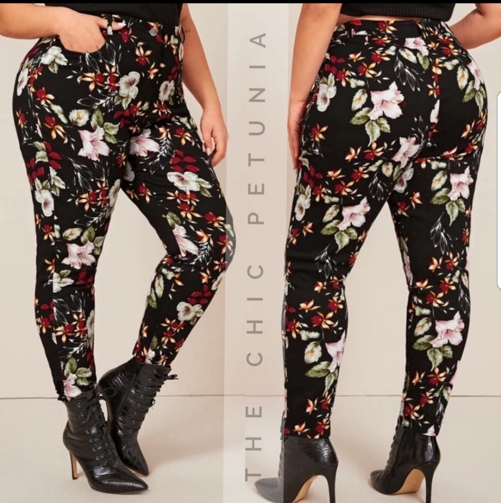 🆕️💋 Plus Floral Skinnies 💋